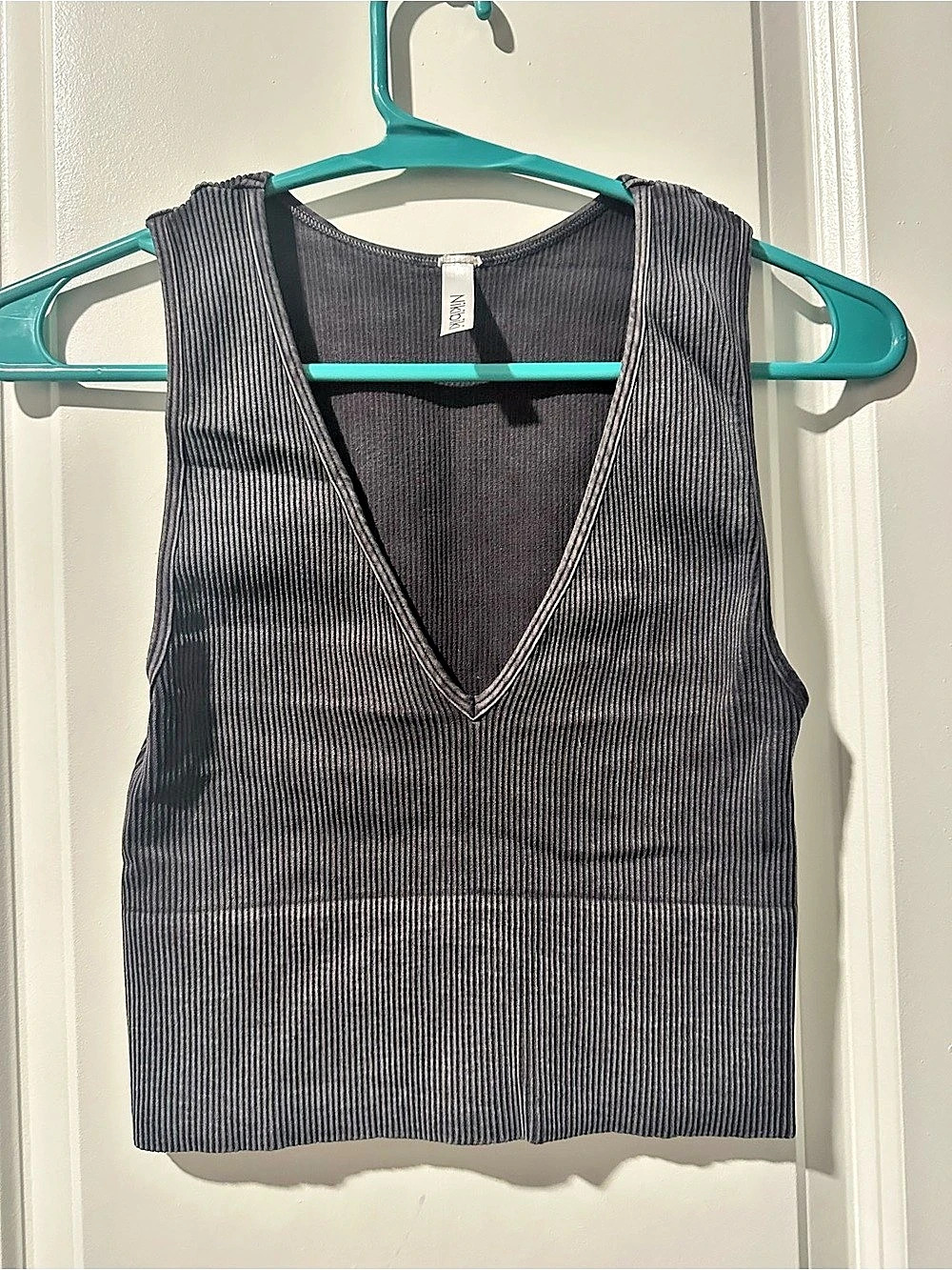 Nikibiki Ribbed V-Neck Seamless Crop Top Gray